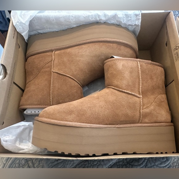 NEW UGG WOMEN'S ULTRA MINI PLATFORM SUEDE SHEARLING LINED BOOTIES CHESTNUT - Picture 7 of 7
